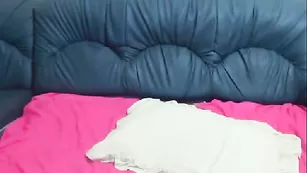 Черноволосая красотка TheMensDream заценила свой цветочек