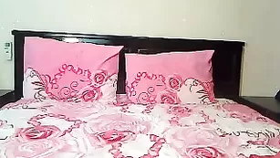 Смазливая пассия Panterka страстно дрочит анус