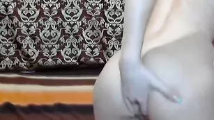 Голубоглазая сука xvioletkaxx анал мастурбирует