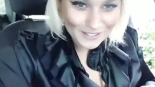 jesydiamond засунула в себя дилдо