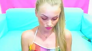 escadaxxx мастурбирует в привате