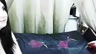 Черноволосая стерва erostars развлекается с подружкой