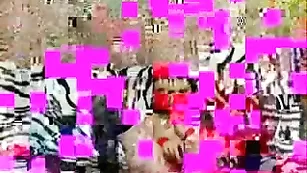 Худенькая шлюшка graffinya трахает пальчиком бритые дырочки