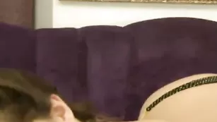 Толстушка anffissa заглатывает страпон