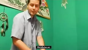 Шальная самка кайфует от вагинальной дрочки