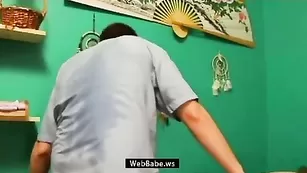Шальная самка кайфует от вагинальной дрочки