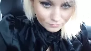 jesydiamond любит дрочить в машине