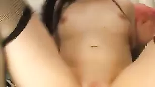 Озорная куколка Laurry теребит вагину пальчиками