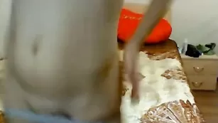 Эффектная сучка LittleCandy ласкает красивые сиси