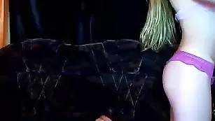 Молодая шавка HotttSonyaa развлекается с секс игрушками