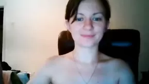 Русская барышня CaxapaKyco4ek показывает интимные места