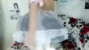 Элитная брюнетка DarkLyrrrics эротично раздевается