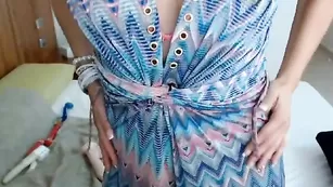 Красивая тетка Sexyvega раздевается до нижнего белья