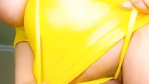 Замечательная курва CrazyDaisy вывалила большие дойки