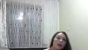 Роскошная путана MarishaArimova мастурбирует в привате