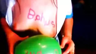 Элитная шкура elenanice ласкает бритую пизду