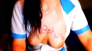 Элитная шкура elenanice ласкает бритую пизду