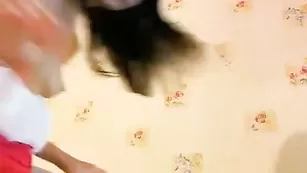 Стройная дамочка kaprisya зрелищно дрочит пилотку