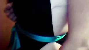 Смазливая телка kapriz2012 ласкает обвисшие сиськи