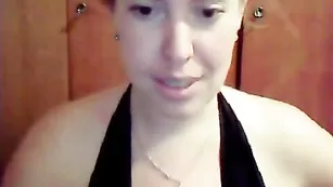 Смазливая телка kapriz2012 ласкает обвисшие сиськи