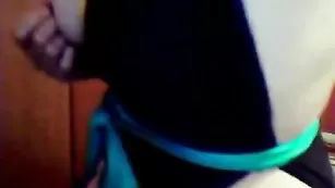 Смазливая телка kapriz2012 ласкает обвисшие сиськи