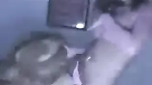 Длинноволосая Nicole зажигает в бесплатном чате