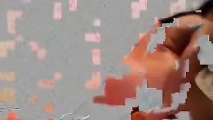 Совершенная цаца Zlata888 смачно трахается с фаллосом