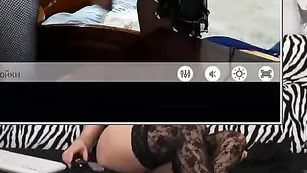 Блондиночка в чулочках Ingritt показывает свои прелести