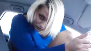 jesydiamond катается в машине без трусов