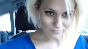 jesydiamond катается в машине без трусов