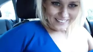 jesydiamond катается в машине без трусов