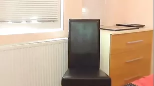 Прелестная сучка SweetMaiMai показывает сочное тело