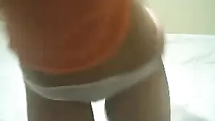 Гламурная поблядушка CWH Kyra дерзко теребит пизду