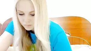 Роскошная крошка BarbieGold эффектно раздевается