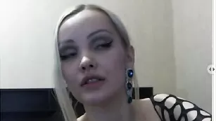 pinkdiamond милая сучка мнет свои сиськи