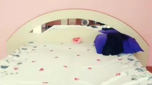 Прелестная чертовка flavea дрочит резиновым членом