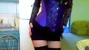 Яркая шлюха Flirt69 ведет себя по-блядски