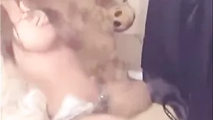 Потрясающая леди Nicole ласкает крупные сиси