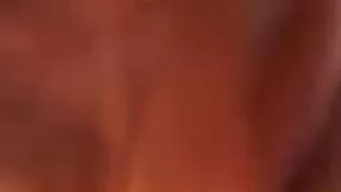 Татуированная курва tittsbaby мастурбирует бритую пизду