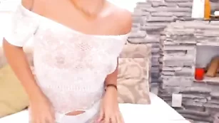 Замечательная шкура kittyxx возбуждает сочной задницей