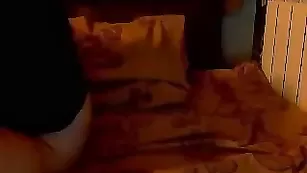 Грудастая курва FerrariBlond смачно мастурбирует