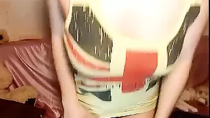 Строптивая малышка _peach_ diane1 лижет страпон