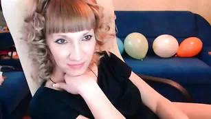 Опытная малышка Pussyjuicy массирует киску