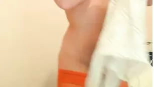 Жопастая тетка perfectpasion извивается перед камерой