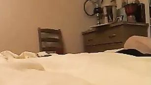 Хорошенькая девка AlexiySky показывает себя во всех ракурсах