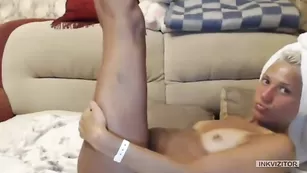 Загорелая блонда Milena демонстрирует тощее тело