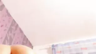 Шкура с крупной попой AdellaKrauss ласкает бритые отверстия