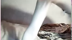 Рыженькая куколка в чулочках ласкает бритую киску