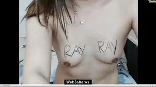 Молодая азиатка Anne_Asian яро трахает пизду