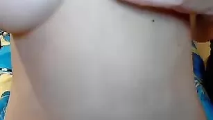 Молодая куколка diana1987 теребит все щелки